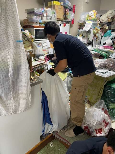 兵庫県尼崎市にて無料見積もり後、ゴミ屋敷清掃の作業を行わせていただきました。